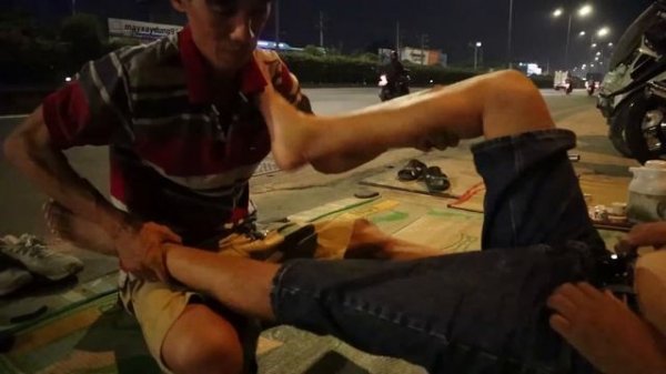 🇻🇳💆 Only $2 Vietnam Street Massage [ASMR]