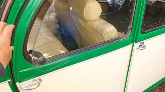 Citroen 2CV - Pop open window for rear passenger door смотреть онлайн