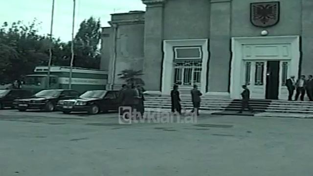 Lajme Arkiva - Neritan Ceka kerkon nga Prokuroria te hetohet Arben Malaj (10 tetor 1998) смотреть онлайн
