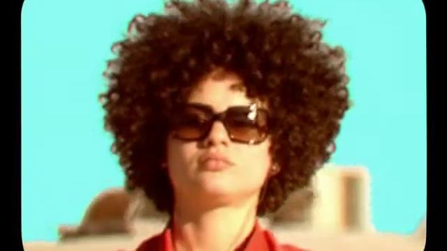 Oasis - Stop Crying Your Heart Out (iTunes Video) смотреть онлайн