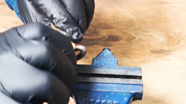 Vintage Hand Cranked Grinder Restoration смотреть онлайн