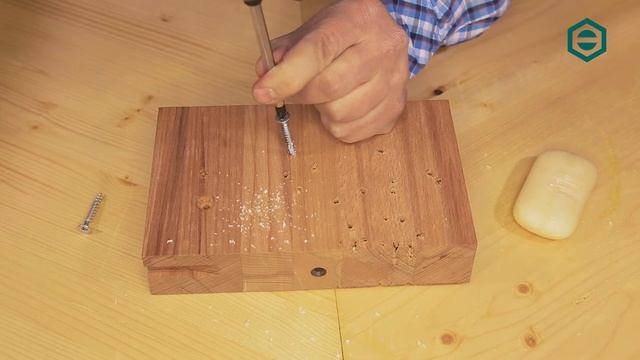 Как завернуть саморез в твёрдое дерево при помощи мыла | ЦКИ смотреть онлайн