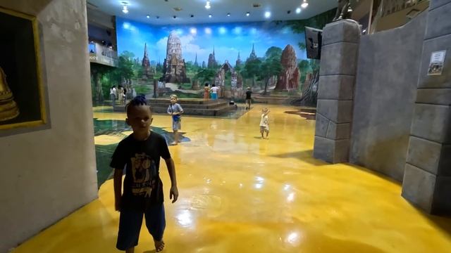 Таиланд с тремя детьми. Паттайя ВОТ ЧТО НАШЛИ. Такое не покажет никто. смотреть онлайн