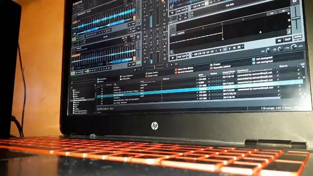 Traktor S4 Mk1 Soundcard Issue (happening at 0:05, 0:38 and 0:40) смотреть онлайн