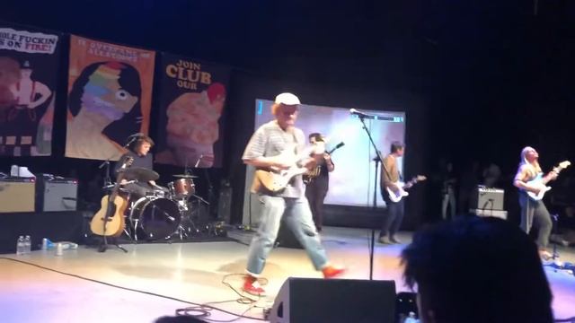 Mac DeMarco - Cooking Up Something Good (Live @ The Greek Theatre) смотреть онлайн