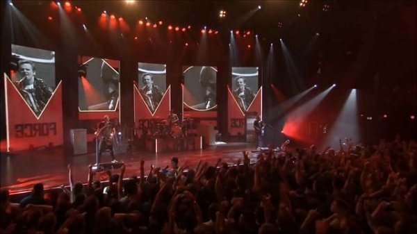 (HD) Muse - Uprising LIVE AT iTUNES FESTIVAL 2012