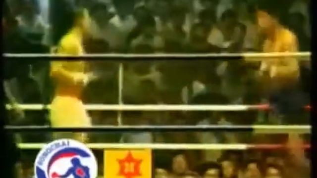 Samransak Muangsurin vs Sangsakada Kittikasem 1 смотреть онлайн