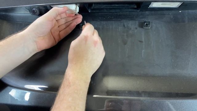 Dodge Grand Caravan License Plate Light - How To Change Remove Replace DIY Replacement смотреть онлайн