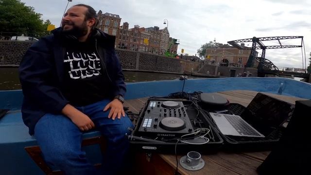 Mau Bacarreza - Boating around Amsterdam Netherlands (House - Tech House Dj Set) смотреть онлайн