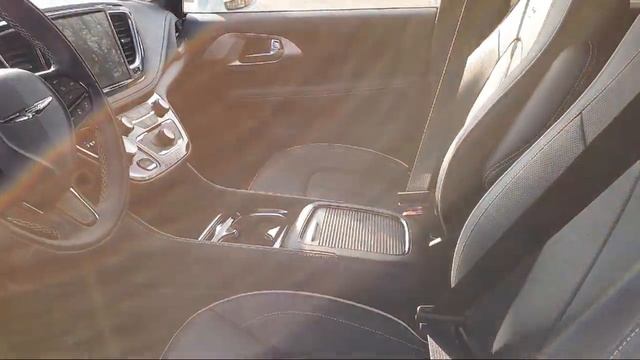 2022 Chrysler Pacifica Hybrid Limited Passenger Van Greenfield Northampton Brattleboro, VT North смотреть онлайн