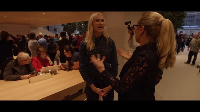 Apple Store Opening in CHICAGO! | Karlie Kloss смотреть онлайн