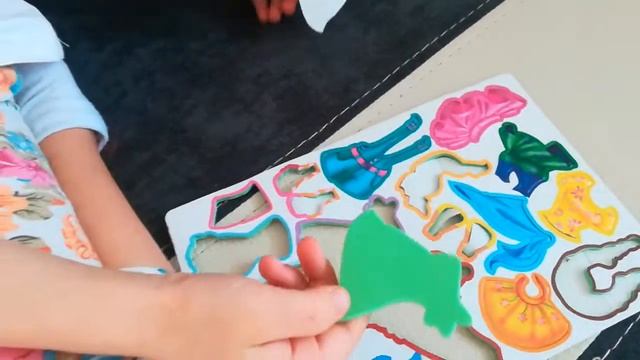 куколка и ее одежки/Бумажные куклы/играем куколками/ смотреть онлайн