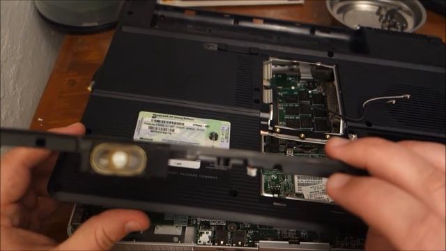 Is it possible to make a 12 year old laptop usable? part 3: the build up Compaq V2000 смотреть онлайн