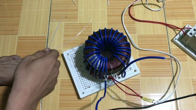 How to Make a High Power Pulse Soldering Iron from an Old Computer Speaker Transformer смотреть онлайн