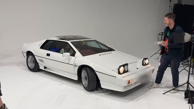 MAC 77 - James Bond Lotus Esprit Gets Egged in Photoshoot With Jack Whitehall London! 🍳🎬🍿 смотреть онлайн