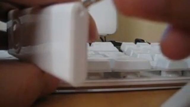 Apple Remote (Cambio de pila - Change battery) смотреть онлайн