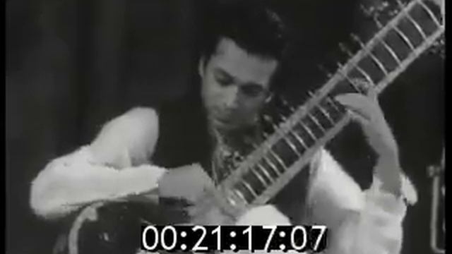 Sitar Pandit Ravi Shankar. rare video, performing with Jnan Prakash Ghosh on Tabla. смотреть онлайн