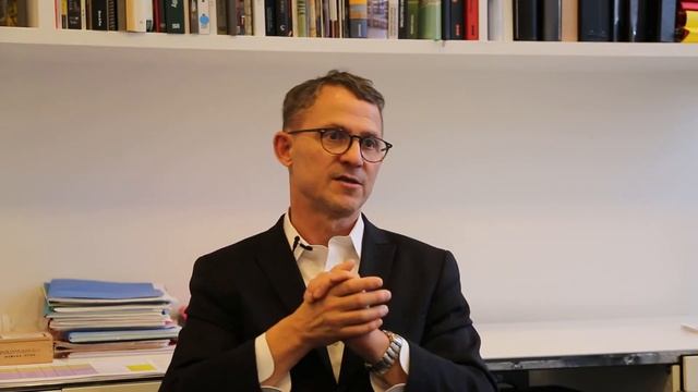 Curator Stéphane Aquin on Krzysztof Wodiczko- Hirshhorn Museum смотреть онлайн