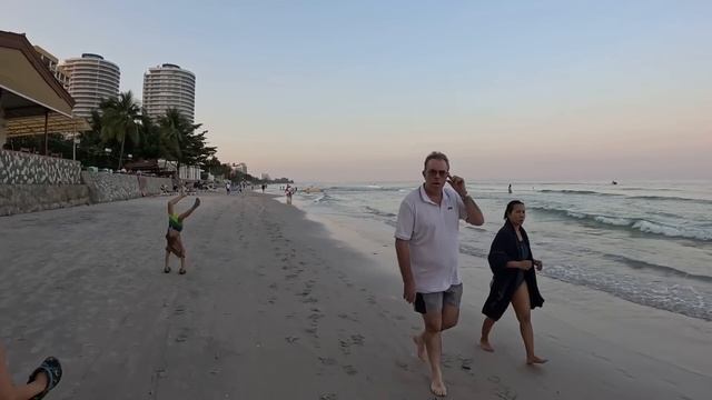 Первый день в Хуахин - ЭТО ВАМ НЕ Паттайя. ОЧУМЕЛИ ОТ - Пляжи, цены, рынки 2023 смотреть онлайн