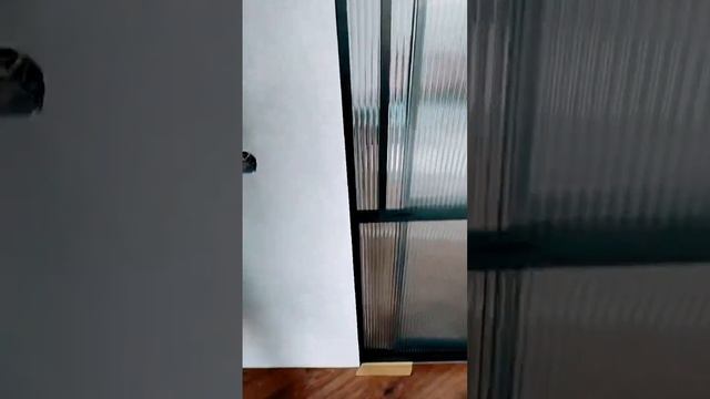 Раздвижные межкомнатные двери с рельефным стеклом Флутс ✅ Двери на заказ в Украине. ✍️ 0737030300 смотреть онлайн