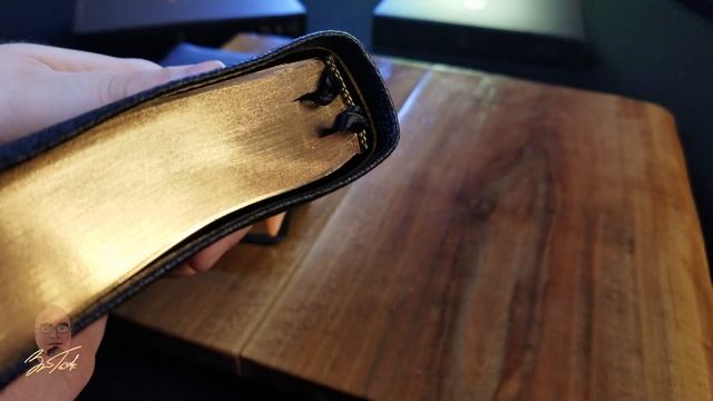 Crossway ESV Thinline Showdown - Heirloom vs. Premium (both Black Goatskin) - Comparison Review смотреть онлайн