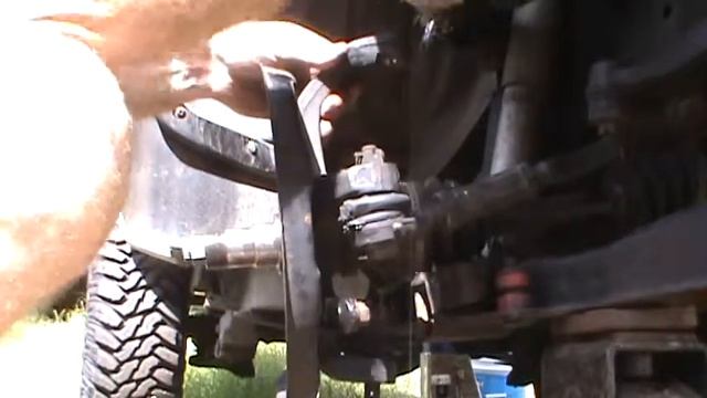 02. Daihatsu Rocky Upper & Lower Ball Joints Removal & Installation смотреть онлайн