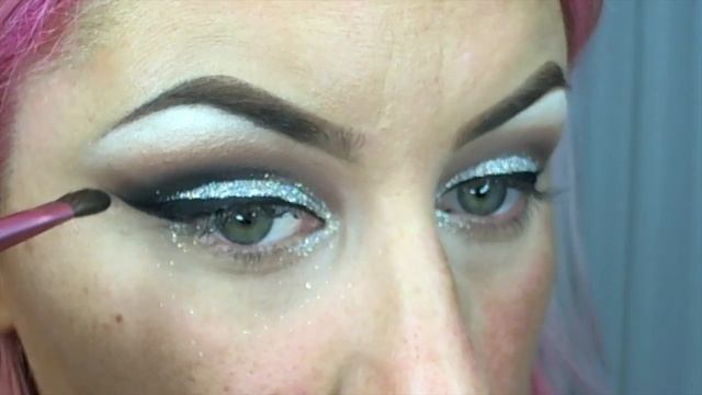 Glitter Cut Crease Makeup смотреть онлайн