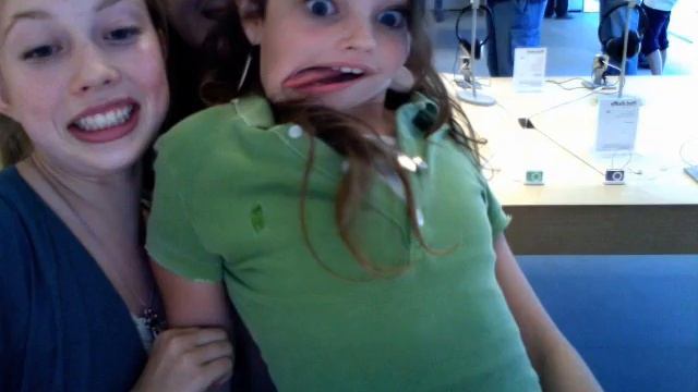 Apple Store fun, ya Skater Boy! смотреть онлайн