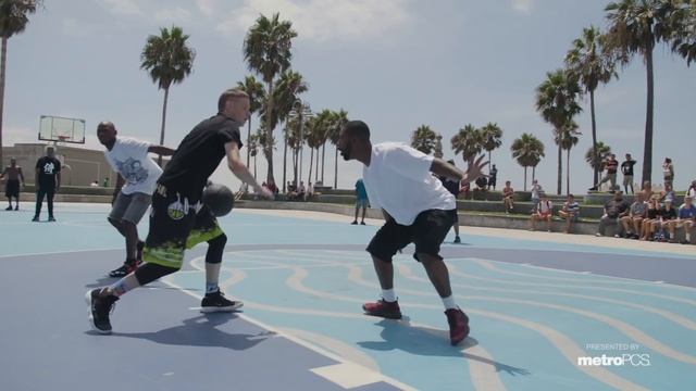 The Professor and Bone Collector Take On All Challengers at Venice Beach смотреть онлайн