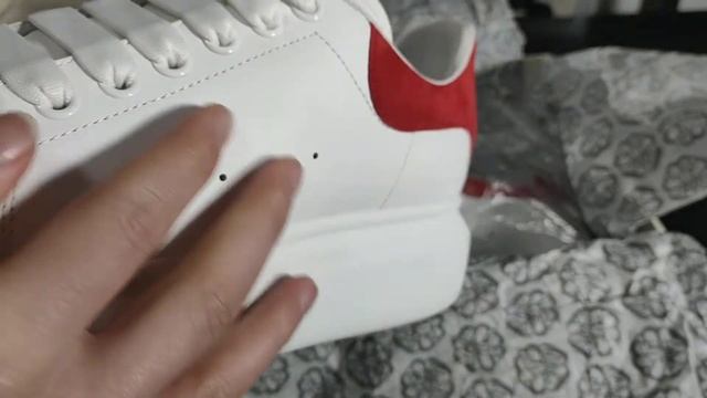 ALEXANDER MCQUEEN OVERSIZE SNEAKER IN WHITE RED REVIEW смотреть онлайн