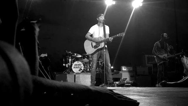 Dierks Bentley "Home" (Live at the Ozark Empire Fair) смотреть онлайн