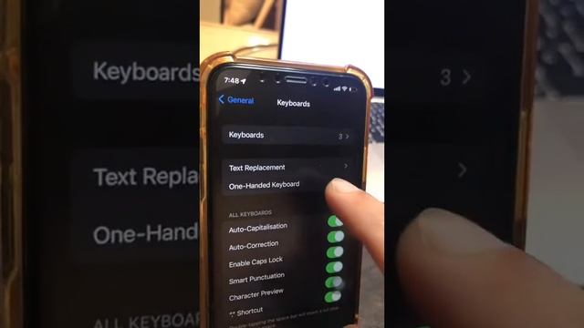 How To Update iPhone Keyboard With An Apple Logo Emoji смотреть онлайн