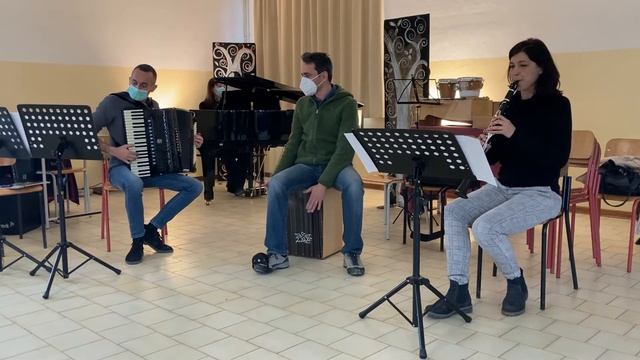 Odessa Bulgarish, insegnanti Scuola Media Vico смотреть онлайн