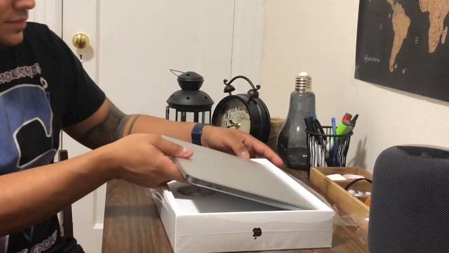 Macbook Pro (13-inch, 2018, Four Thunderbolt 3 Ports) Unboxing смотреть онлайн