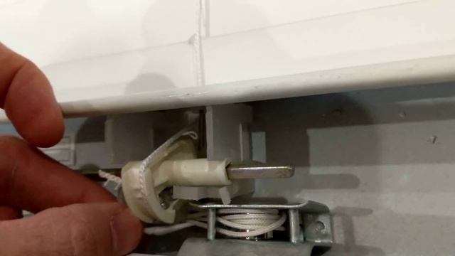 HOW TO FIX YOUR BLINDS WHEN A STRING BREAKS смотреть онлайн