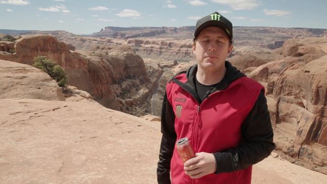 ONE OF THE COOLER VIEWS IN MOAB TO JEEP TO PLUS MTBING A SKETCHY TRAIL | CASEY CURRIE VLOG смотреть онлайн