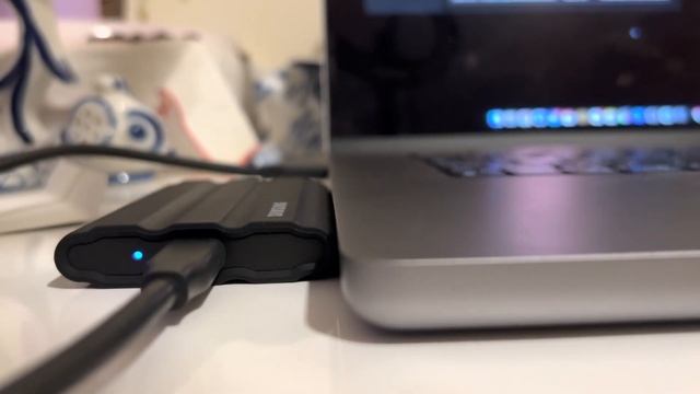 Samsung T7 Shield vs T7 Touch (linked unboxing) - Quick Look and Unboxing смотреть онлайн