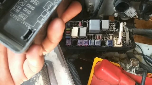 Do you know where is the ABS brake relay located in Daihatsu hijet || Fuse box location, смотреть онлайн
