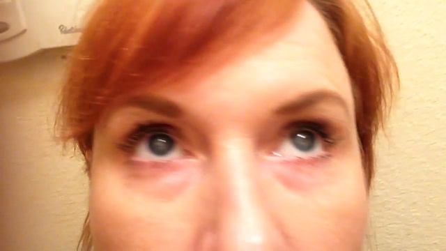 Mascara Junky Monday! MAC Haute & Naughty Lash Review. смотреть онлайн