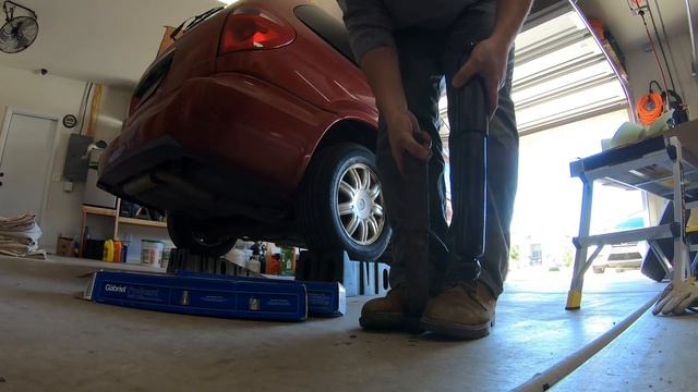 Chrysler Town And Country Rear Shock Replacement Without Removing The Tire смотреть онлайн