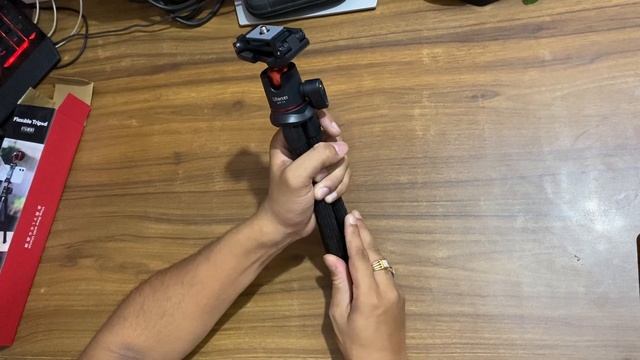 ULANZI Camera Tripod, Mini Flexible Tripod Stand with Hidden Phone Holder w Cold Shoe Mount. смотреть онлайн