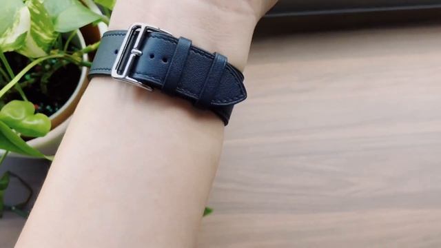 Apple Watch Series 4 Hermès With Bleu Indigo Leather Single Tour Band