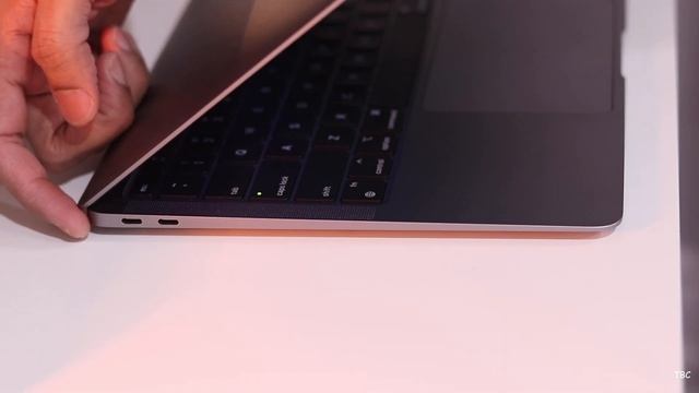 MacBook Air M1 Base Variant in 2024. (Very Long Term User Review!) смотреть онлайн