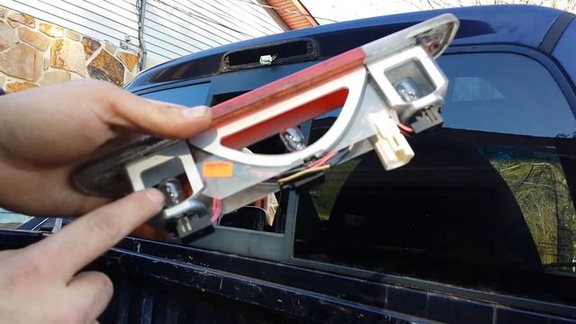 1997-2004 Dodge Dakota: Cargo lamp installation смотреть онлайн