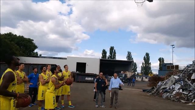 Alba Berlin Teampräsentation, 7 Meter hoch смотреть онлайн