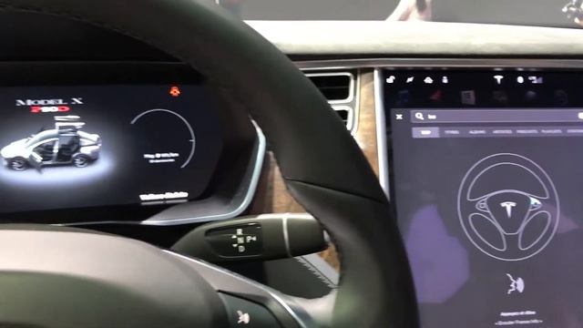 2017 Bentley Bentayga vs. 2017 Tesla Model X смотреть онлайн