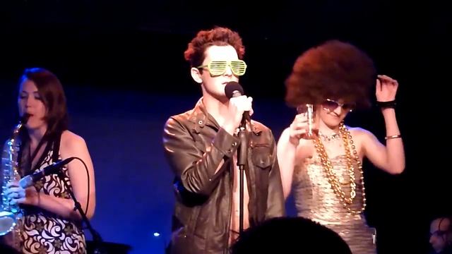 Wes Taylor and Celina Carvajal (Lena Hall) - "I Guess That's Why They Call It The Blues" смотреть онлайн