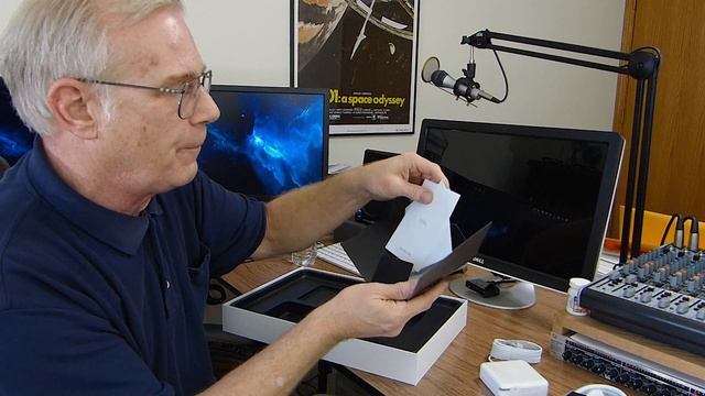 Unboxing New MacBook Pro 15 Inch 2.5GHz with Retina Display смотреть онлайн
