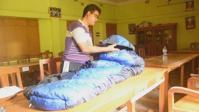 Unboxing Sleeping Bag Motorev Duck Down Feather Ultra Light (Blue, Black) смотреть онлайн