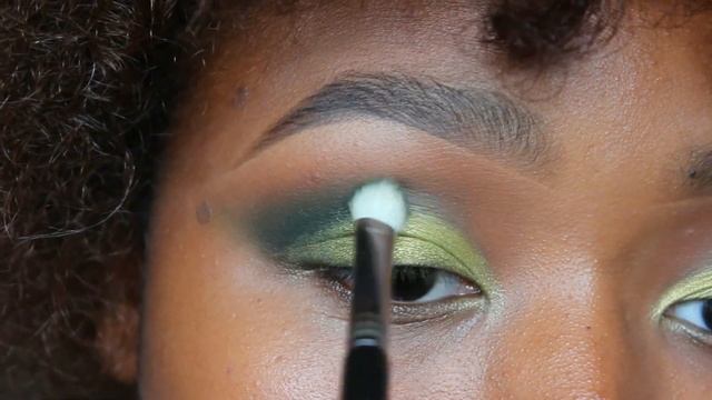 Mac Matte Royal Lipstick Tutorial for Darker Skin (Eyes and Lips) смотреть онлайн